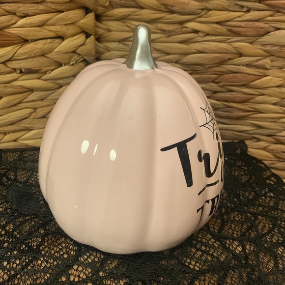 Pink Halloween Pumpkin 👻 - Picture 4 of 4